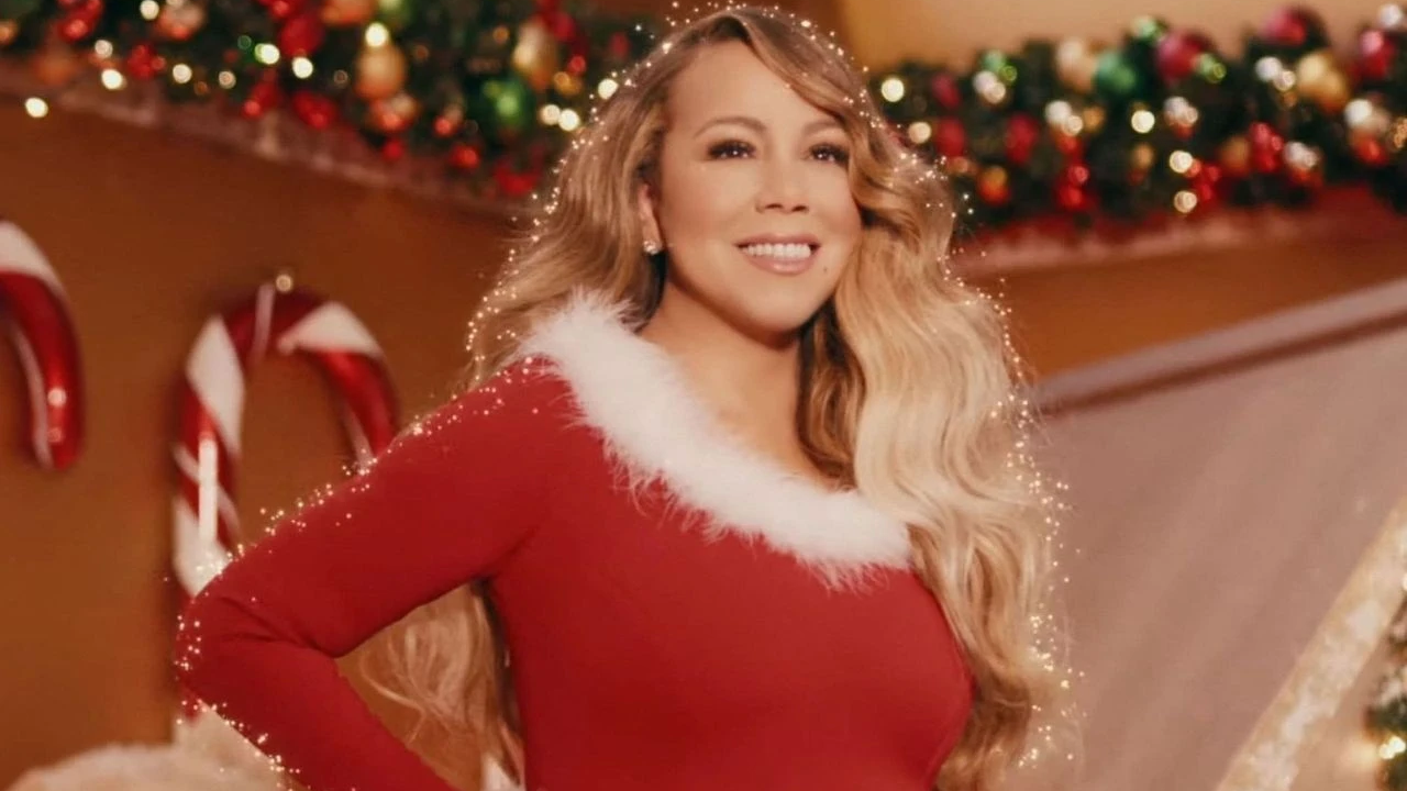 Its Time La Saison De Noël Officiellement Lancée Dans Une Vidéo Hilarante De Mariah Carey 